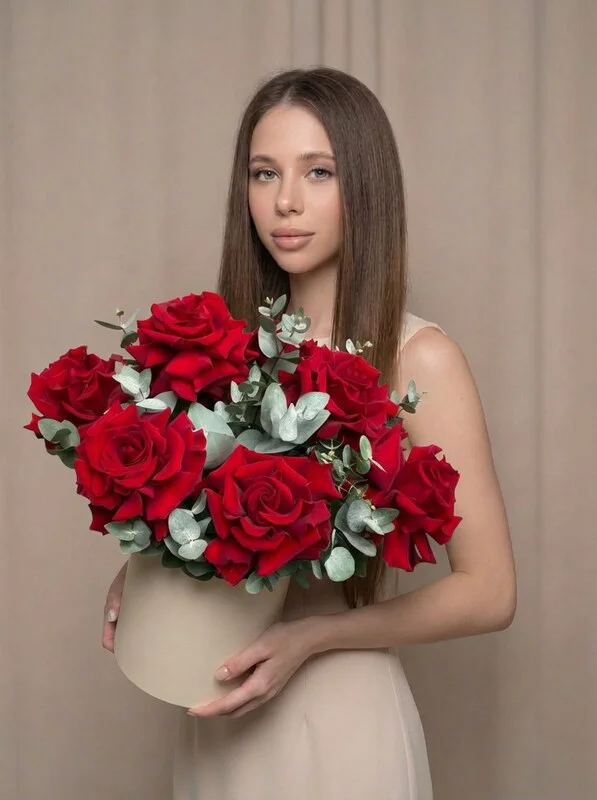 Букет в коробке «Рэд линетт» из французских роз