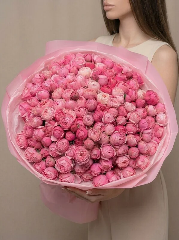 Шикарный букет из кустовой розы «Мари»